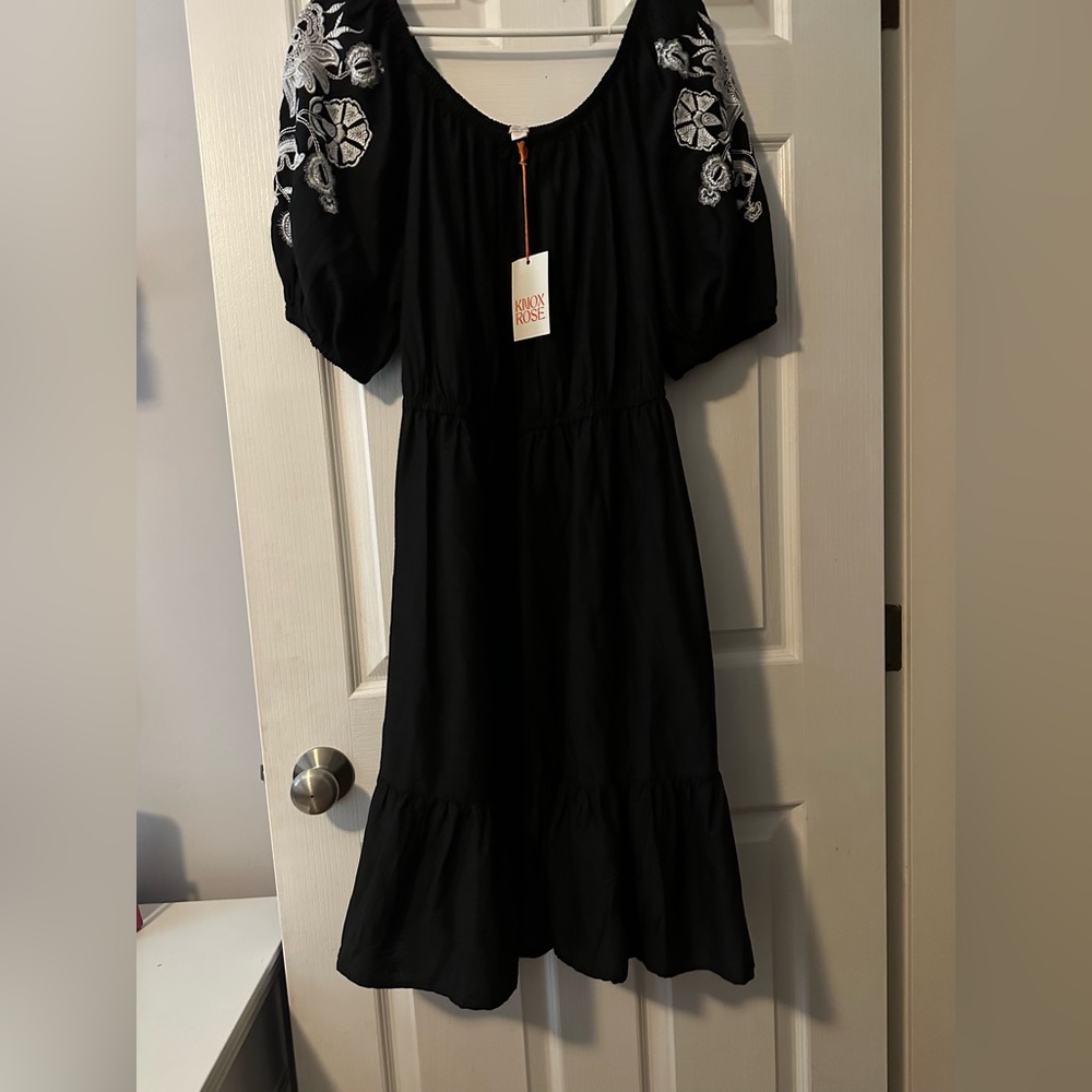 NWT Knox Rose black dress. Never worn, super cute!